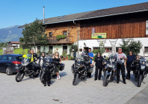 Motorradgruppe am Eggerhof
